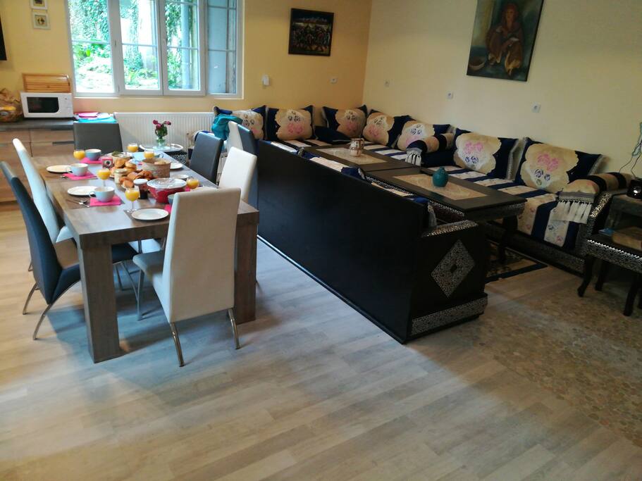 Cuisine et salon équipé