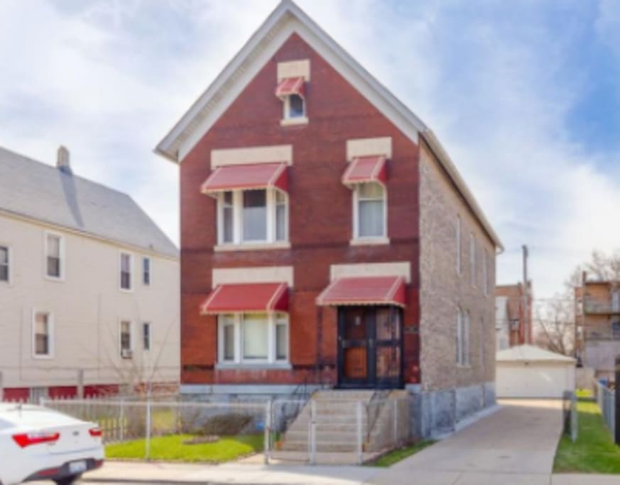 You can have street-side parking and garage paring.