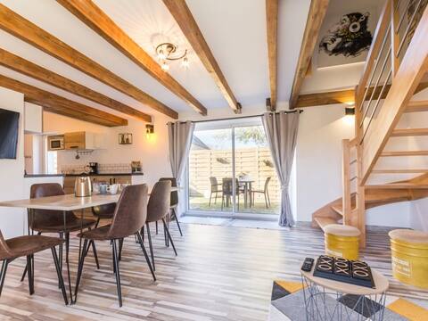 Cozy cottage with small private land/wifi