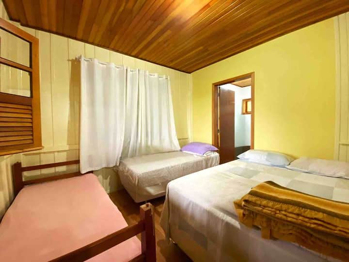 חדר רחצה צרפתי (פיצול בין שני חדרי שינה)