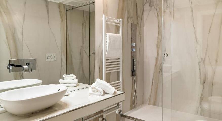 Pantheon Hedonism 3 Bedroom Apartment near Navona gallery image 5