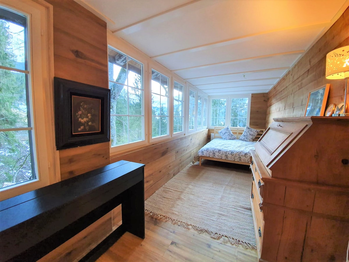 Spavaća soba s klavirom na prvom