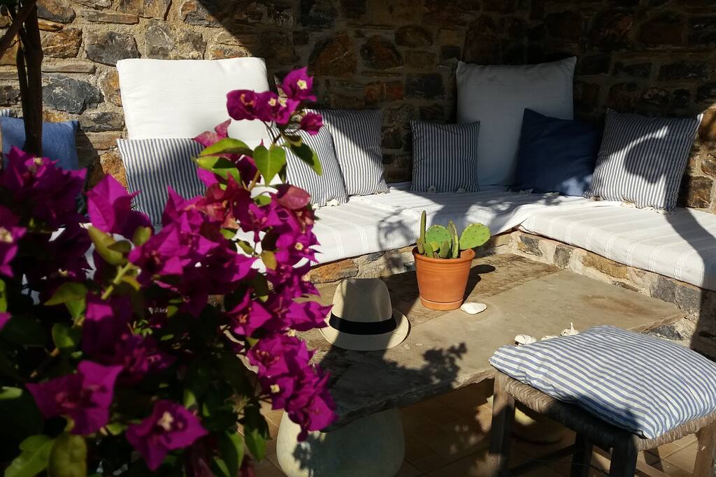 And then enjoy the simple elegance of the rooms with views to the sea, the comfortable beds and modern style bathrooms. Just like a holiday house I’d like to call my own
