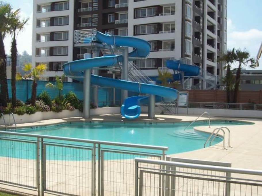 Piscina tobogán