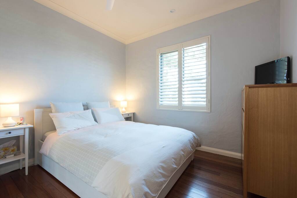 Second bedroom - Queen bed with TV (has Netflix)