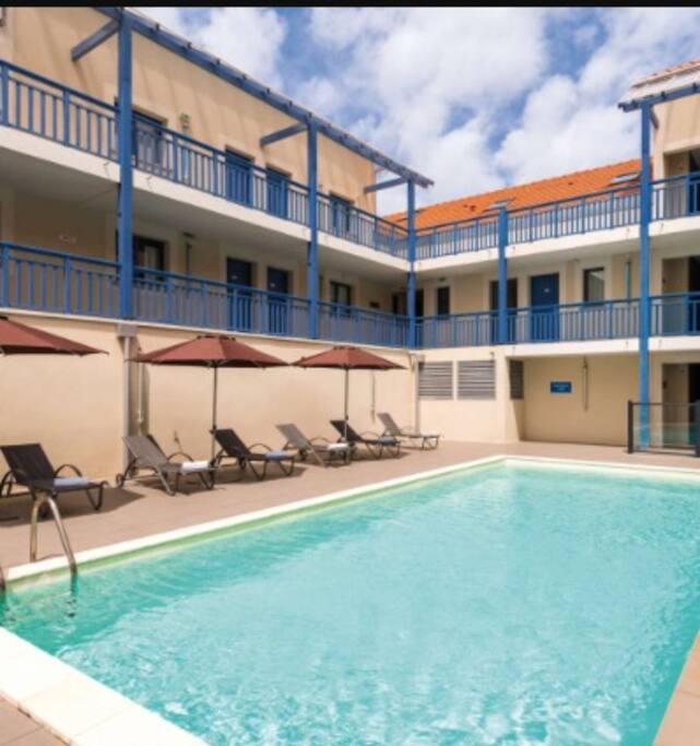 La piscine de la résidence