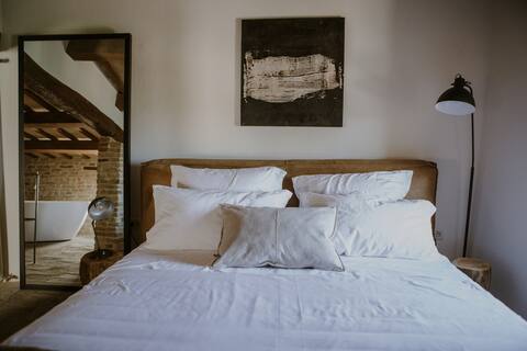 The Suite in the Square