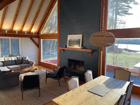 Lakeside Paradise on 5 Acres— HotTub + Kayaks