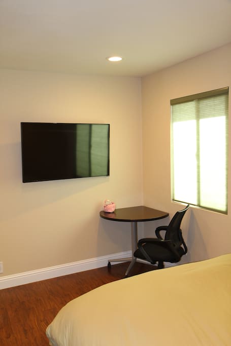 50" 4K TV with laptop desk