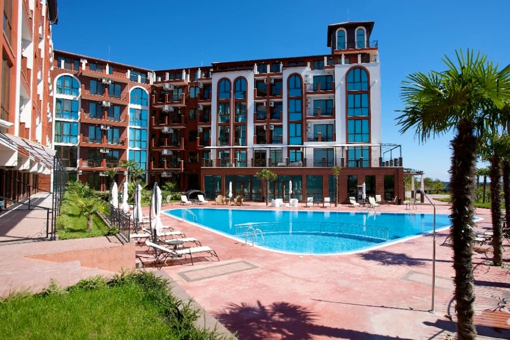 The Apartment Complex - Just Look at That Pool!