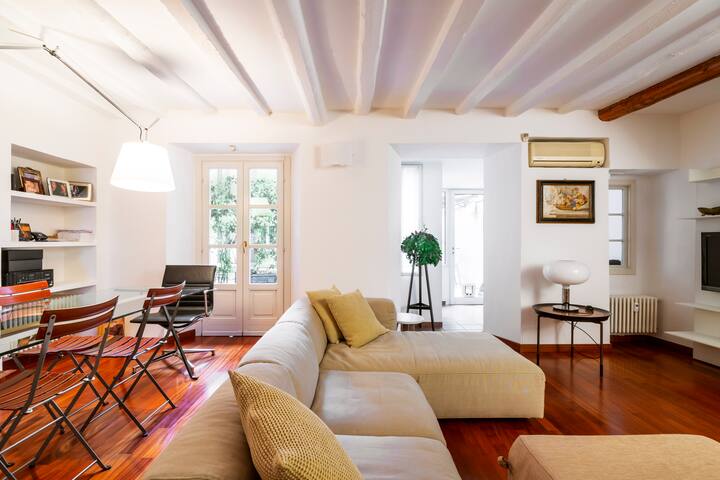 Brera-magnifico trilocale epoca con terrazzo gallery image 3