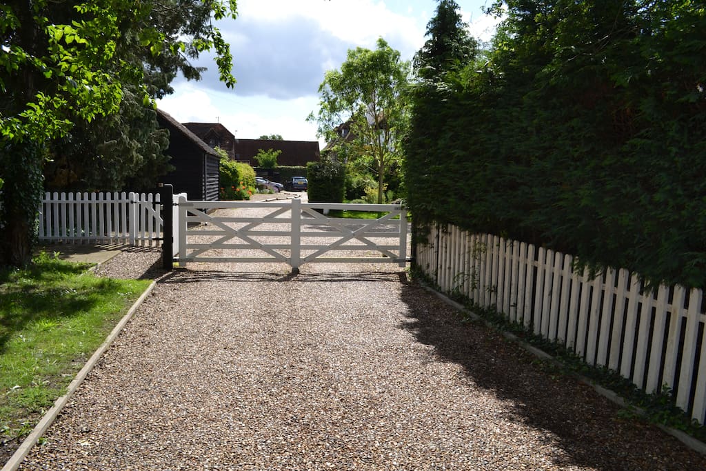 The private driveway leading to Little Chauntry