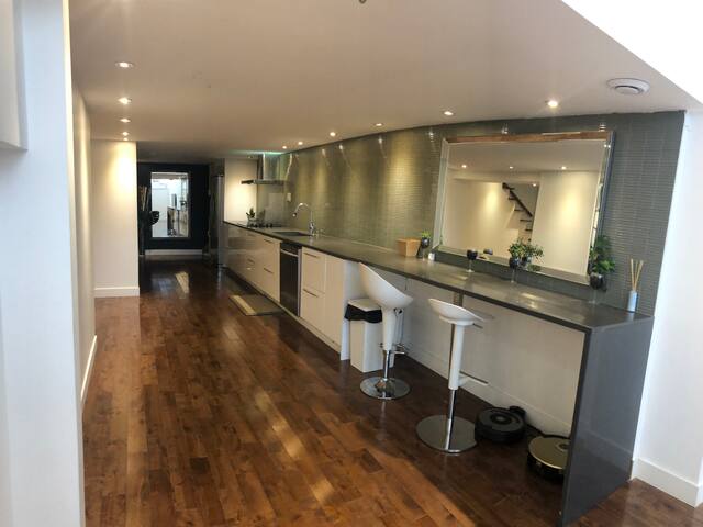 ❤️❤️SUPER DELUX house-4room-9🛏-3Bth🚽-1FREE 🚘PARKIN❤️❤️ gallery image 5