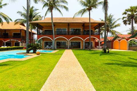 Absolute Beach Front Luxury Villa 2