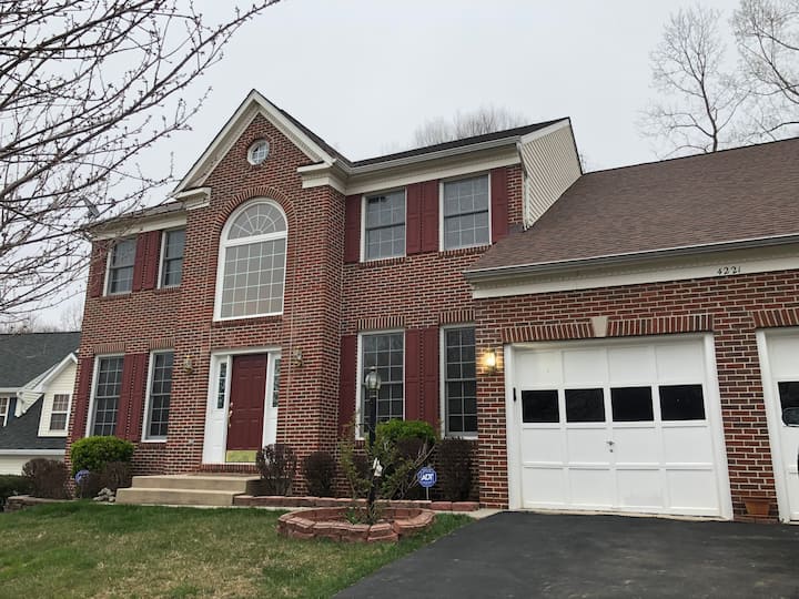Cozy Basement Apartment With Private Access - Woodbridge, VA