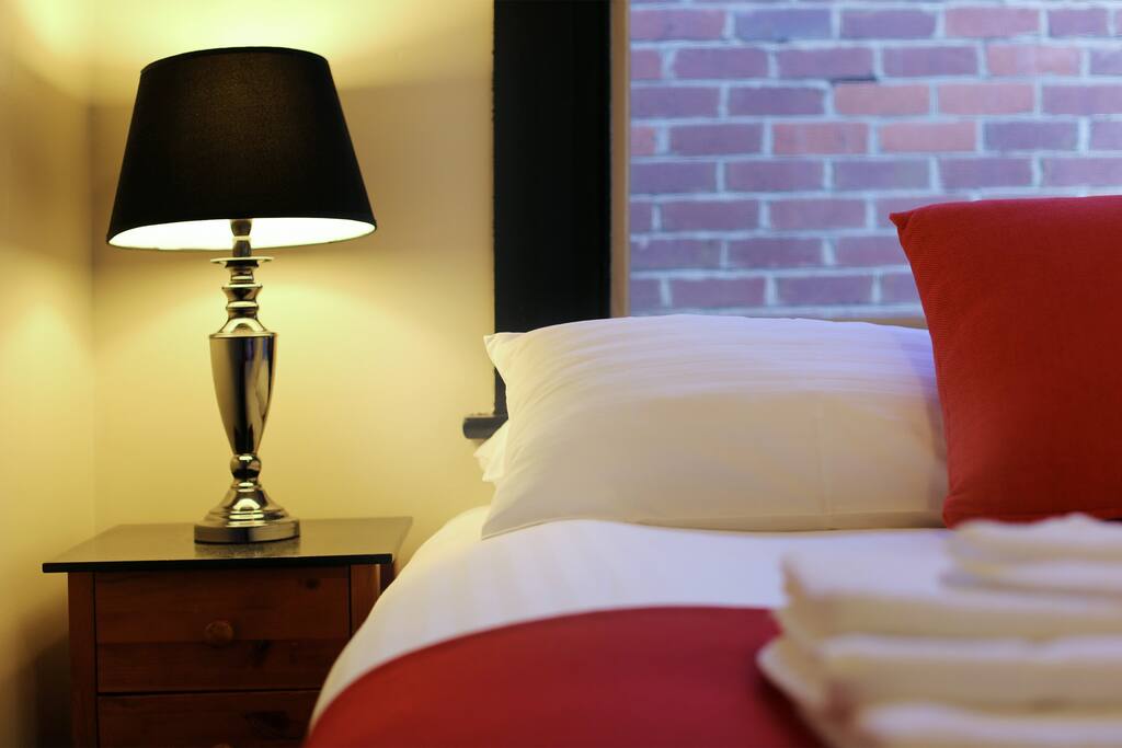 Queen bed.