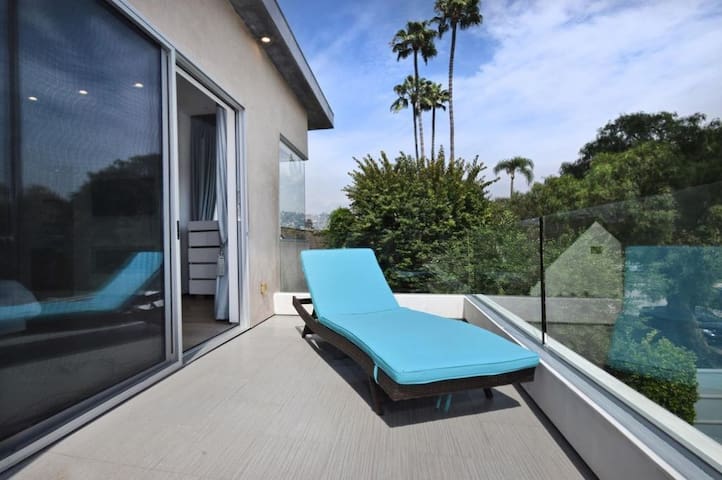 Luxury VERY LUCKY Mansion/No parties allowed gallery image 2