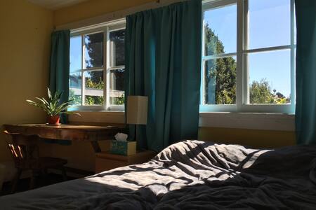 Sunny 2nd floor room near BART and Berkeley