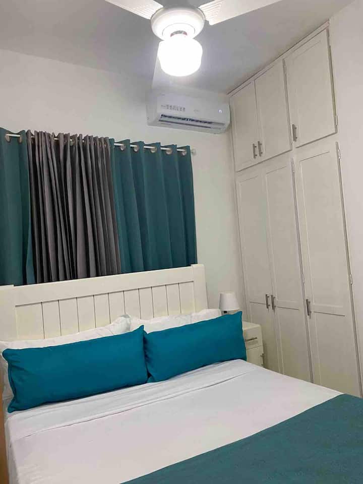 Spálňa 2, klimatizácia a stropný ventilátor.
