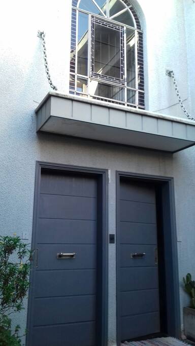 Puerta de huespedes independiente de la casa