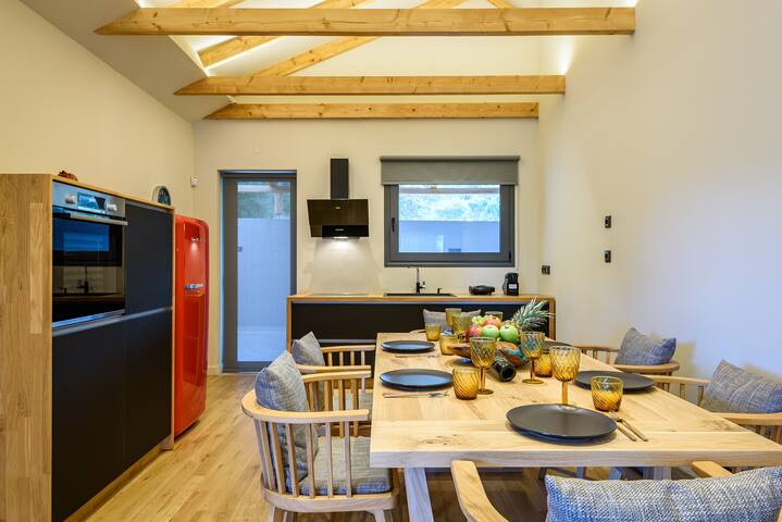 Villa Mirka. Spacious villa with private pool. gallery image 5