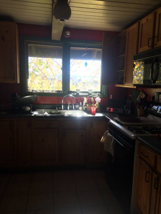 This is our kitchen, beautiful views of the mountain out our kitchen window. Eat and cook what you would like.
Cleaning up after yourself is always a plus ;)