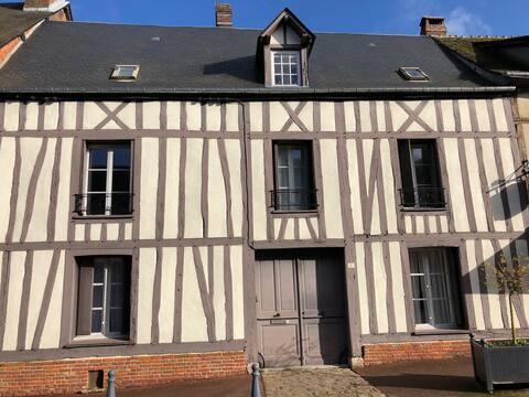 Beautiful garden house with Lyons-la-Forêt center