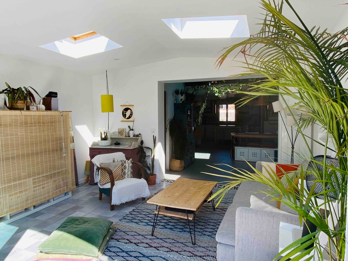 Popular Airbnb listing: Pleasant townhouse with small garden. in Bègles