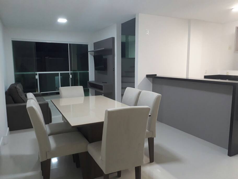 sala e tv e jantar