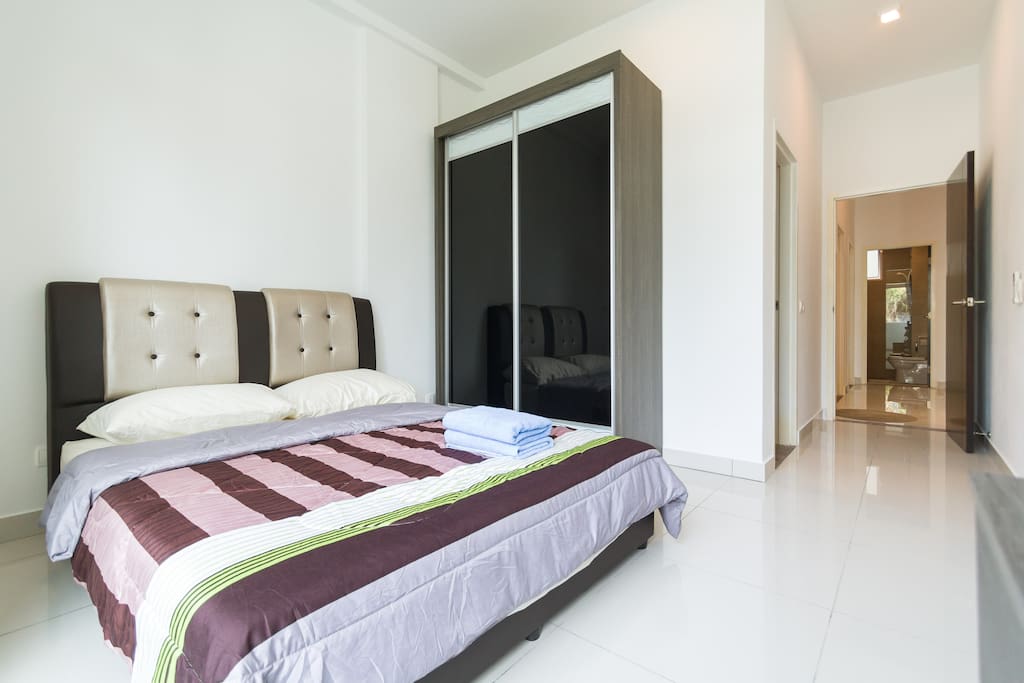 Cozy double bed with ensuite