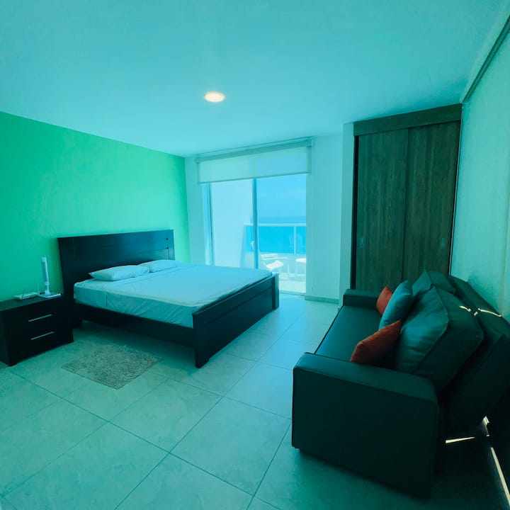 Dormitorio principal con cama tamaño queen 