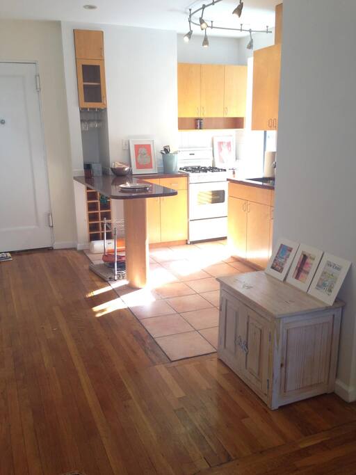 Spacious entrance area with a fully equipped kitchen
