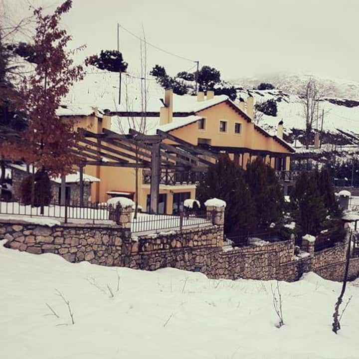 MOUSES GUESTHOUSE KALAVRYTA