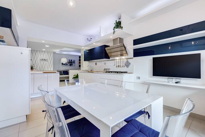 Joice Luxury Home gallery image 4