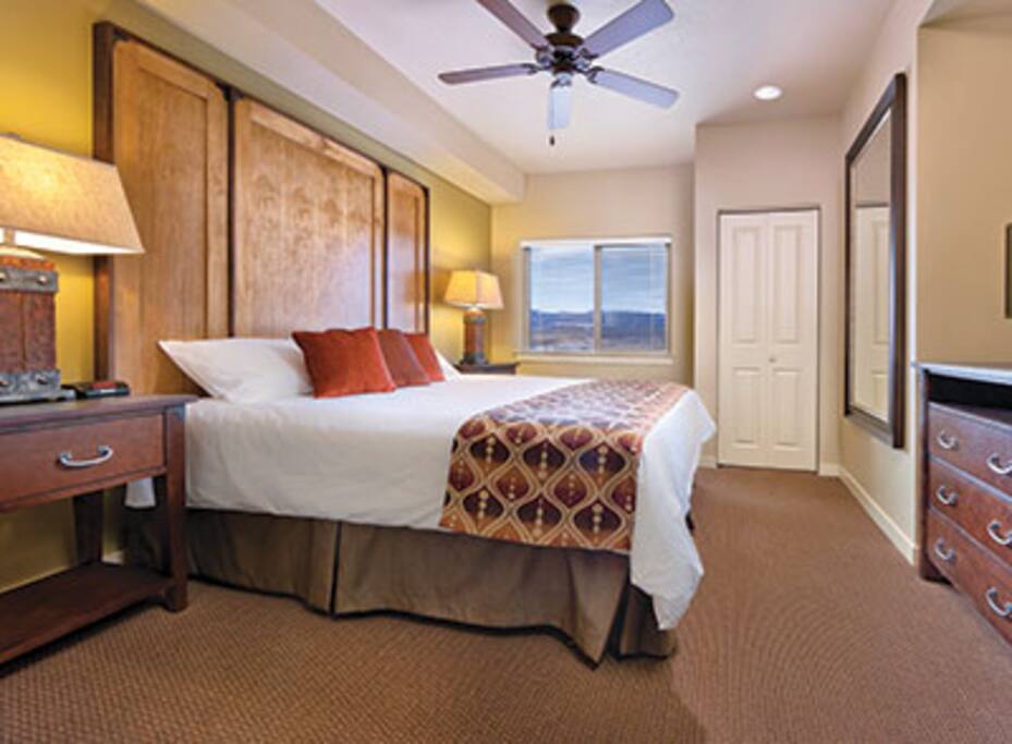 This picture does not show the specific unit being rented. The unit rented will be based on which units are available upon check-in. These pictures are meant to show the property and an example of the room style and décor.