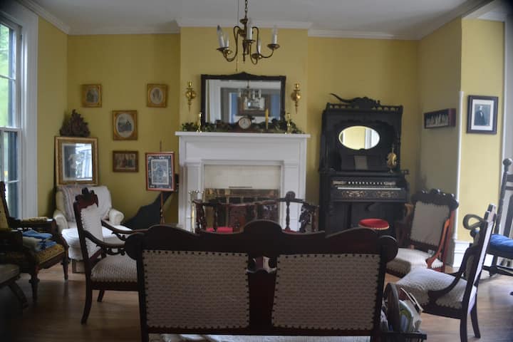 Victorian Stagecoach Inn, Sleeps up to 15