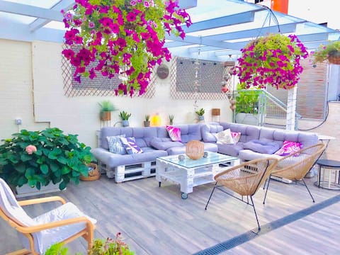 Family Garden Chalet 15 minutes from downtown and Warner