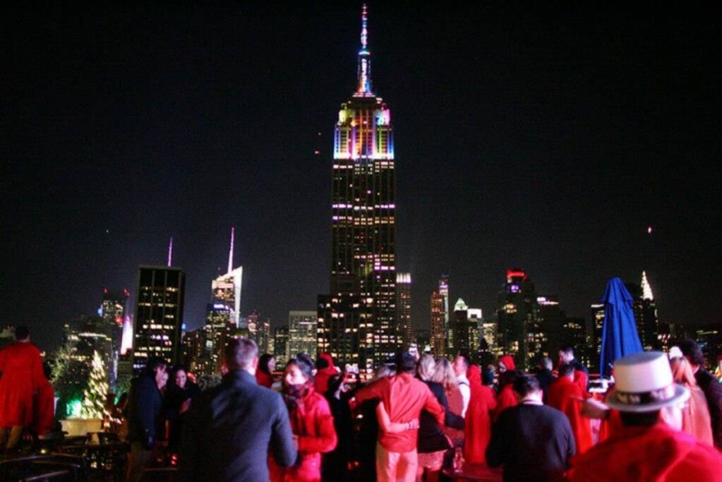 Welcome to the famous rooftop bar! It is close by!