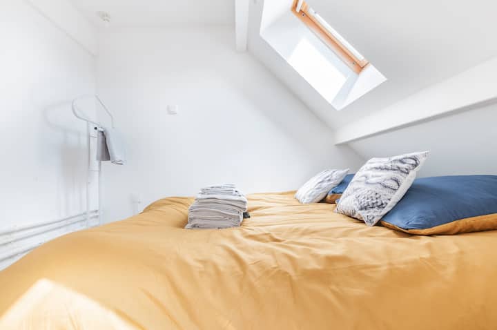 Futón iluminado de 140 x 190 cm