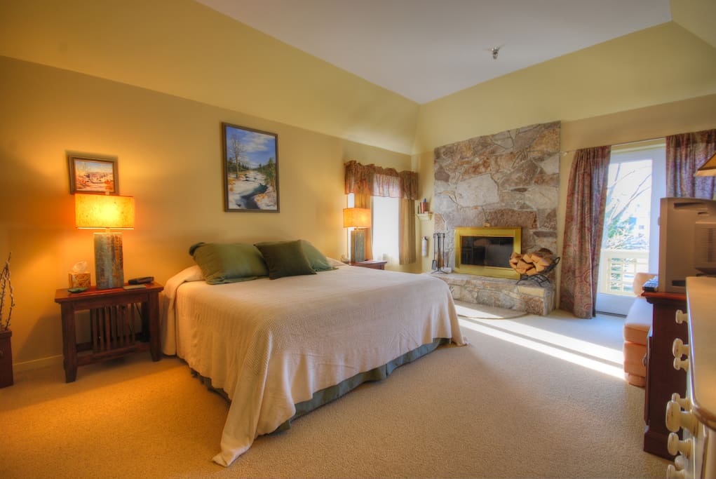 Master bedroom - king bed