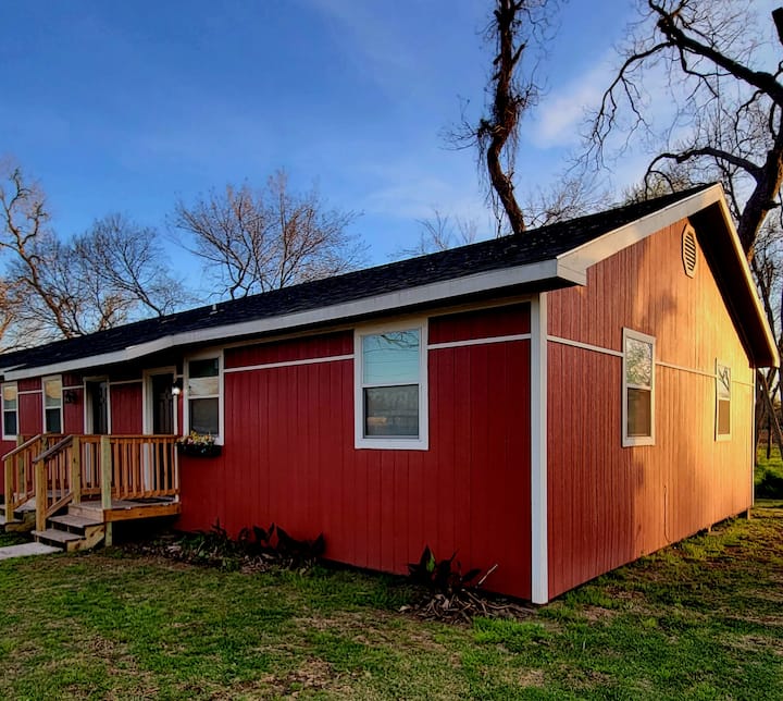 Charming Country Apartment Apartments for Rent in BolingIago, Texas