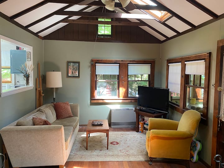 Quiet & Cozy Catskill Cabin Near Bethel Woods! - Bethel, NY