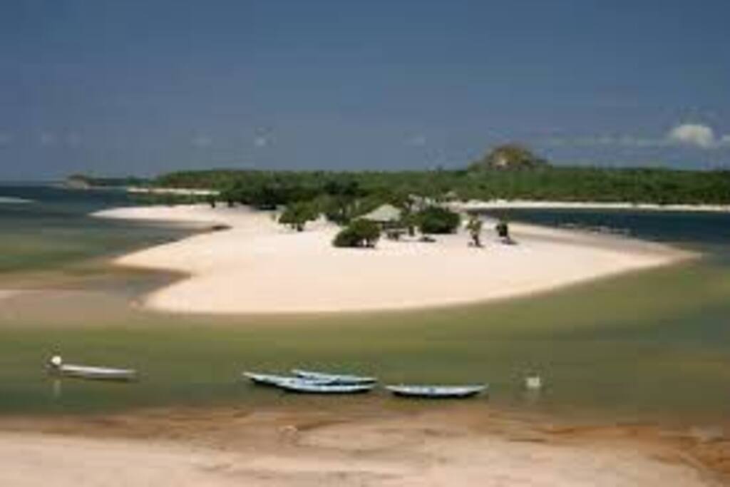 A Ilha do Amor, 250 m da Pousada!