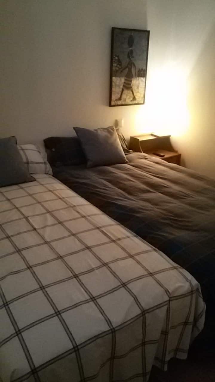 Segundo dormitorio con das cama