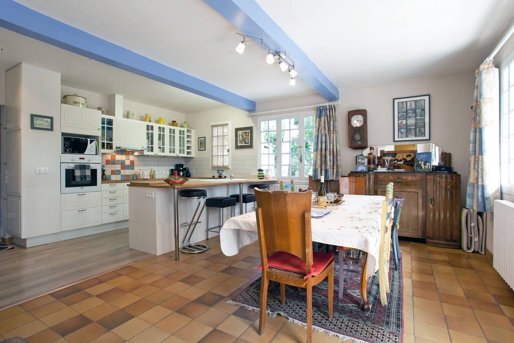 Open plan kitchen/dining area