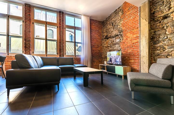 T102 – Lofts du Trésor – Par Les Lofts Vieux-QC gallery image 5