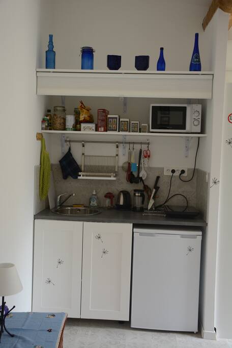 Kitchenette toute équipée, petit déjeuner et provisions de base incluses