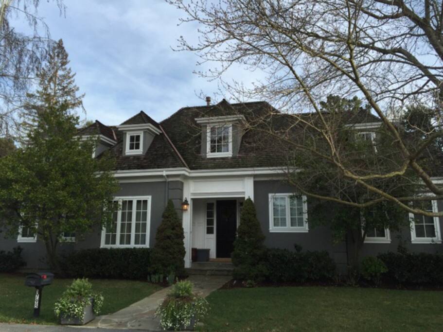 Front view of the house. The neighborhood is very quiet and family oriented. Nestled 5 minutes from downtown Menlo Park and surrounded by tall trees and greenery.