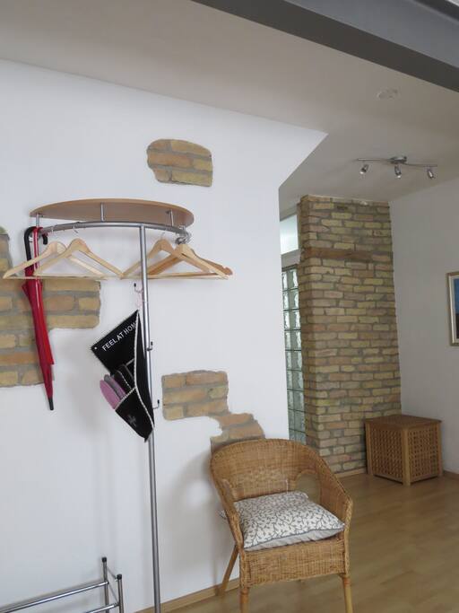 Wardrobe, shoehorn, umbrella ....