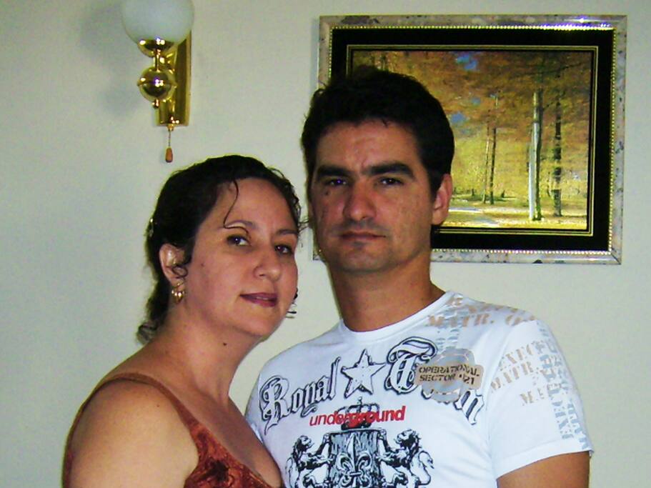Liset y Eddy (sus anfitriones)